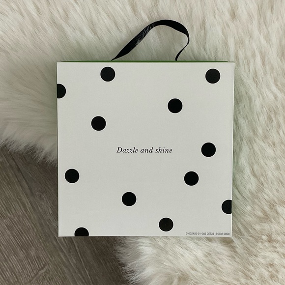 ♠️🤍 kate spade new york x Target Pearl Cluster Stud Earrings - Picture 3 of 7
